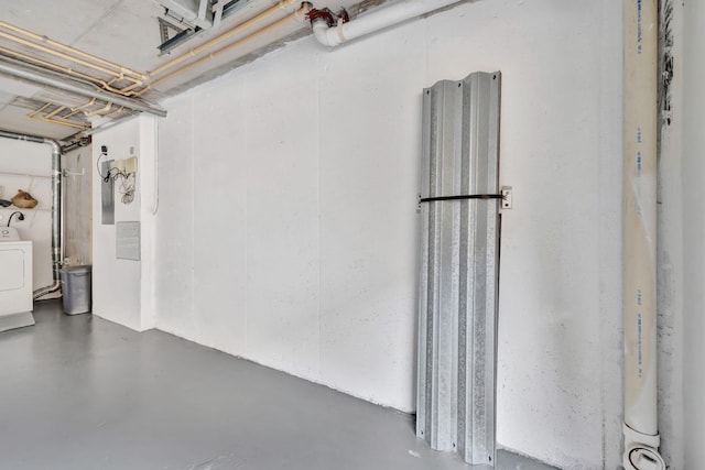 garage featuring washer / dryer