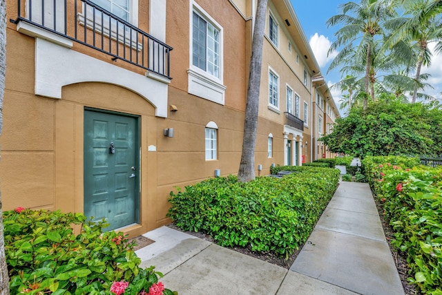 entrance to property featuring stucco siding