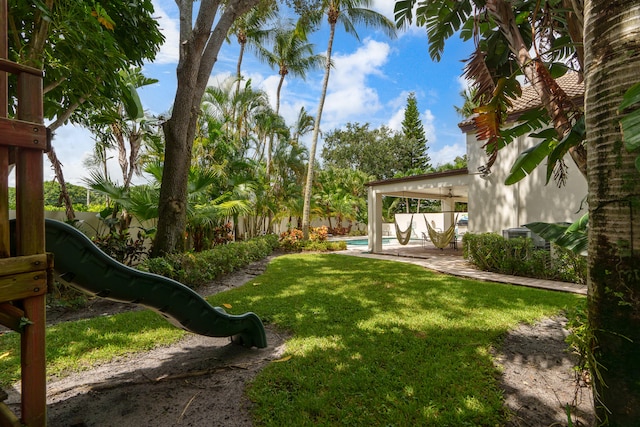 view of yard featuring a patio