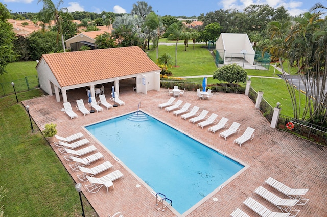 view of swimming pool with a patio and a lawn