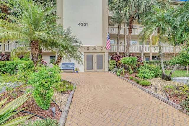 entrance to property featuring a balcony