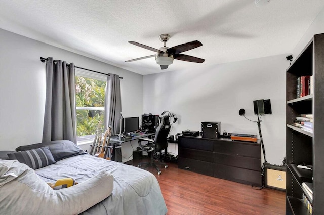 120 Jones Creek Dr, Jupiter, FL 33458 - bedroom featuring a ceiling fan, a textured ceiling, and dark wood-style floors