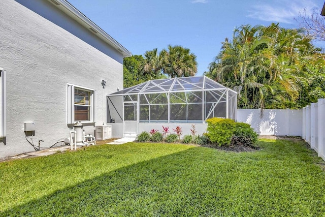 view of yard with a lanai