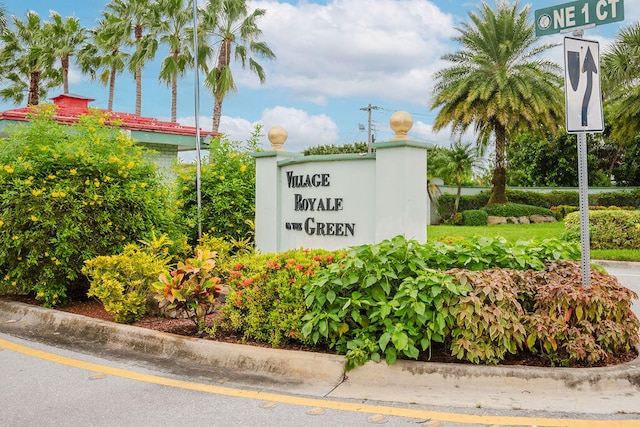 view of community / neighborhood sign