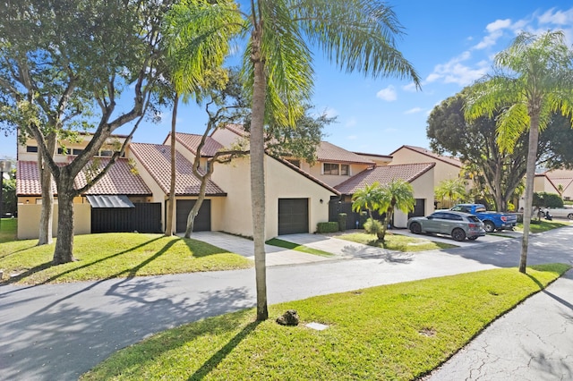 view of front of home featuring a front lawn