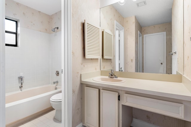 4360 Eucalyptus Tree Ct Unit A, Boynton Beach, FL 33436 - bathroom featuring radiator heating unit, toilet, wallpapered walls, and visible vents