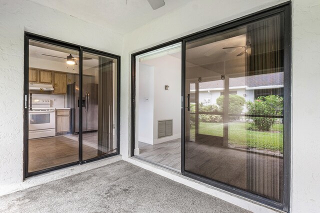 entrance to property featuring ceiling fan