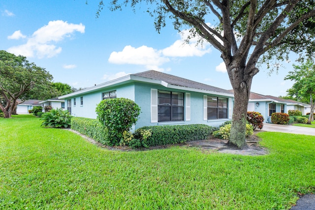 view of front of property with a front lawn