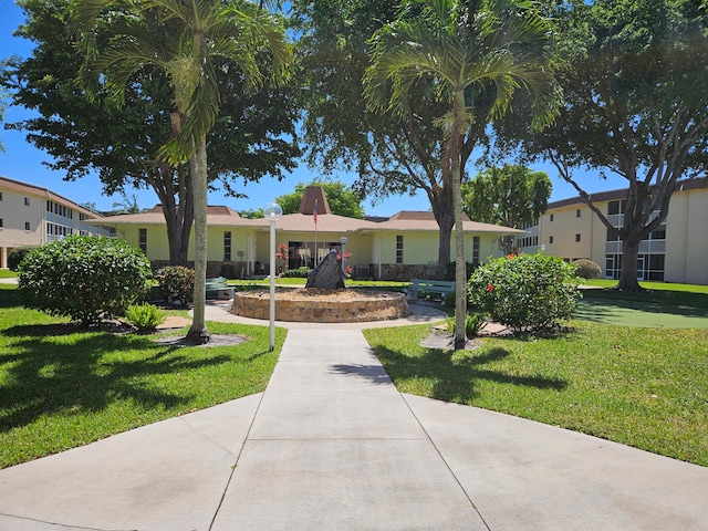 view of front of house featuring a front yard