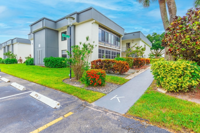 view of front of property with a front lawn