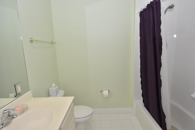 full bathroom featuring shower / tub combo, vanity, and toilet