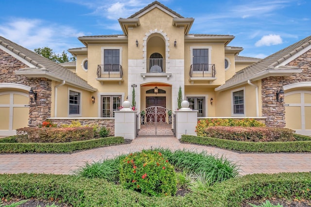 view of mediterranean / spanish-style home