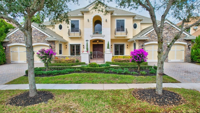 view of mediterranean / spanish-style home