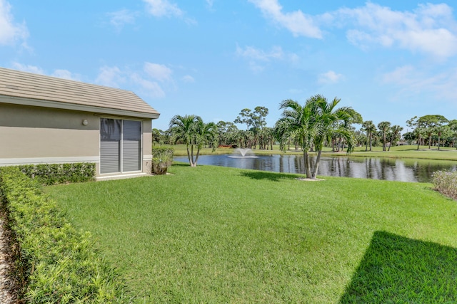 view of yard featuring a water view