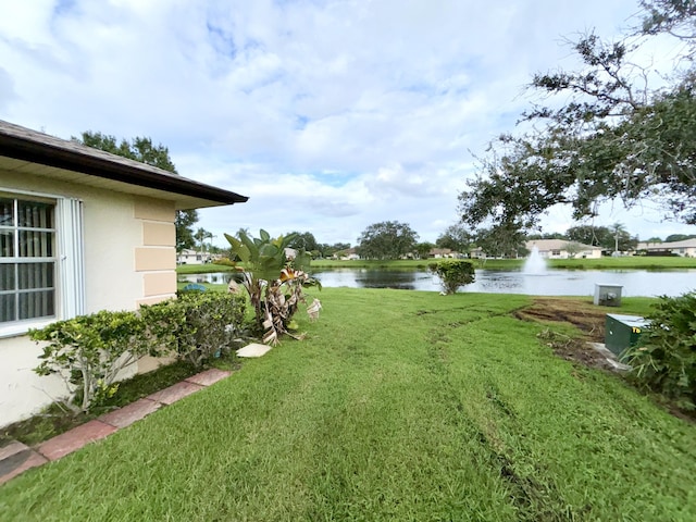 view of yard featuring a water view