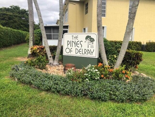 community / neighborhood sign featuring a lawn