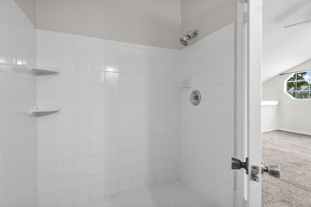 bathroom featuring a tile shower