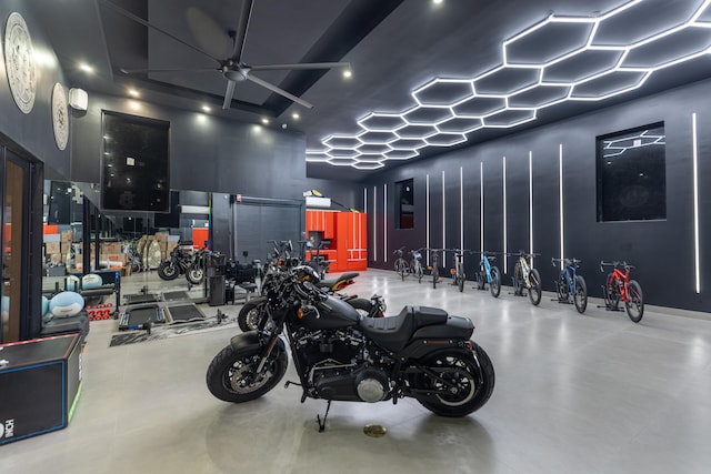 garage featuring ceiling fan