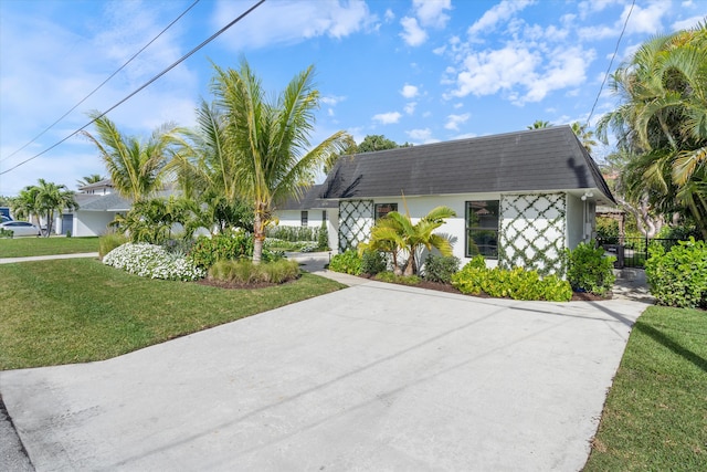 view of front of property with a front lawn