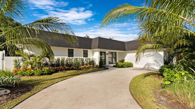 view of front of house featuring a garage and a front lawn