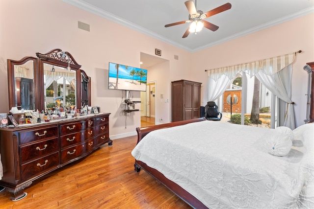 bedroom featuring crown molding, light hardwood / wood-style floors, and ceiling fan