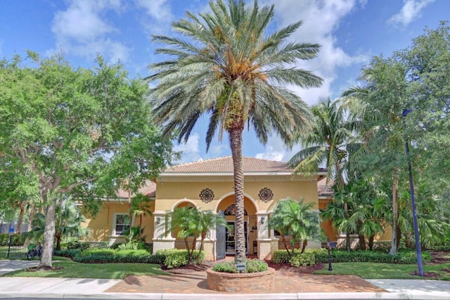 view of mediterranean / spanish-style house