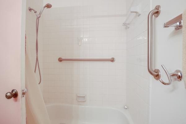 bathroom featuring shower / bath combo with shower curtain