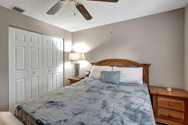 bedroom with ceiling fan, a closet, and a textured ceiling