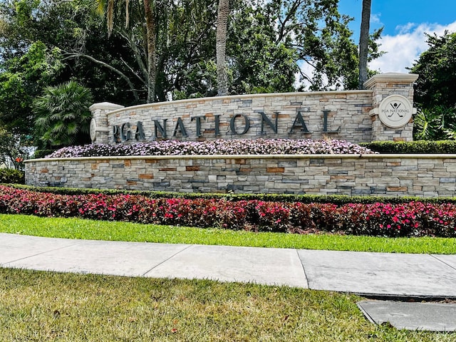 view of community / neighborhood sign