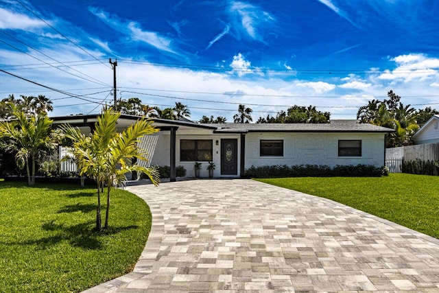 view of front facade with a front lawn