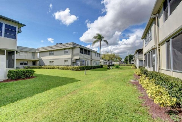 632 Monaco N, Delray Beach, FL 33446 - view of grassy yard