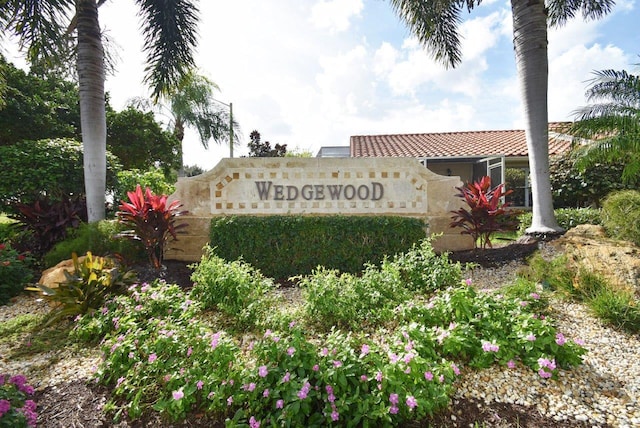 view of community / neighborhood sign