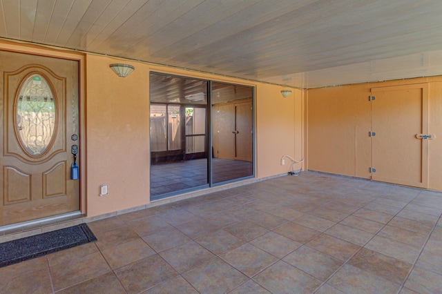 entrance to property featuring a patio