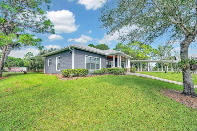 ranch-style house featuring a front yard