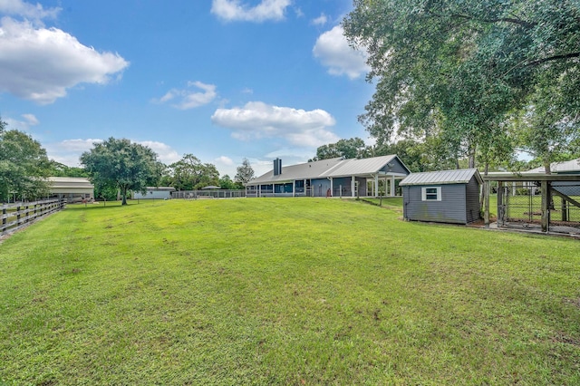 view of yard featuring a storage shed