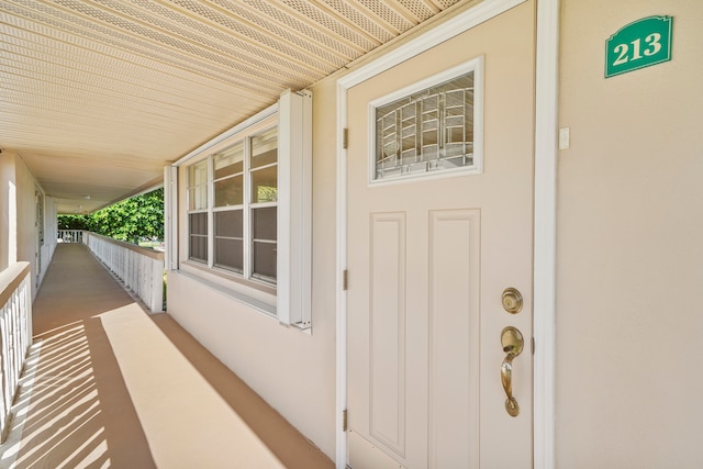 doorway to property with covered porch