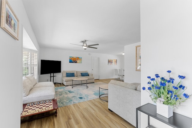 living room featuring light hardwood / wood-style floors and ceiling fan