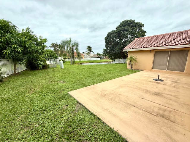 view of yard featuring a patio area