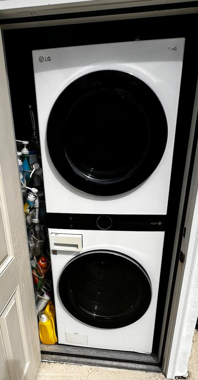 laundry room with stacked washer / drying machine