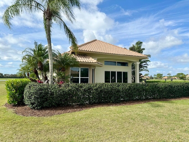 exterior space featuring a yard