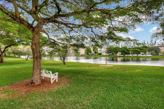 view of yard featuring a water view