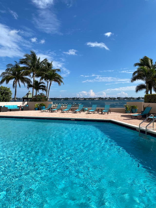 view of swimming pool