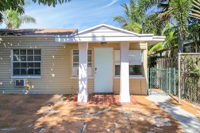 view of front of property featuring a patio