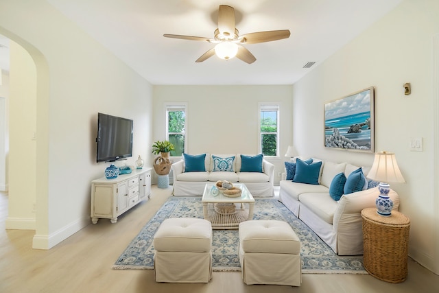 living room with light wood-type flooring and ceiling fan