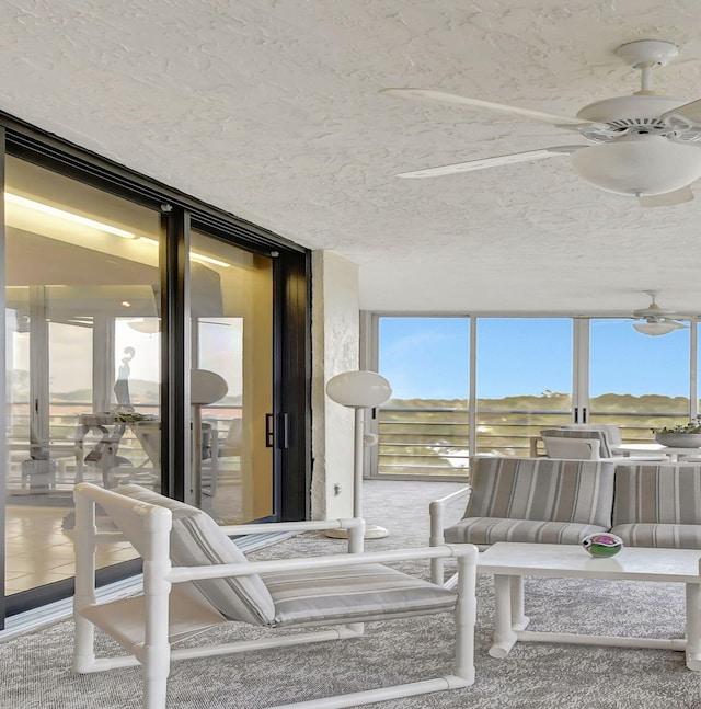 sunroom with ceiling fan