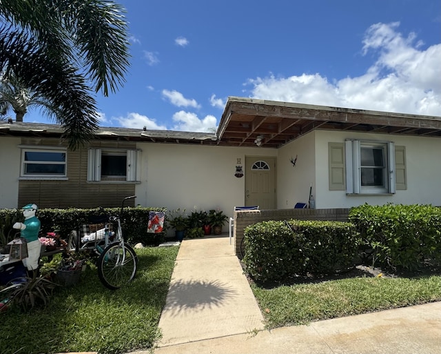 view of front of property with stucco siding