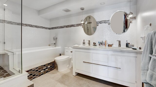 bathroom with tiled shower