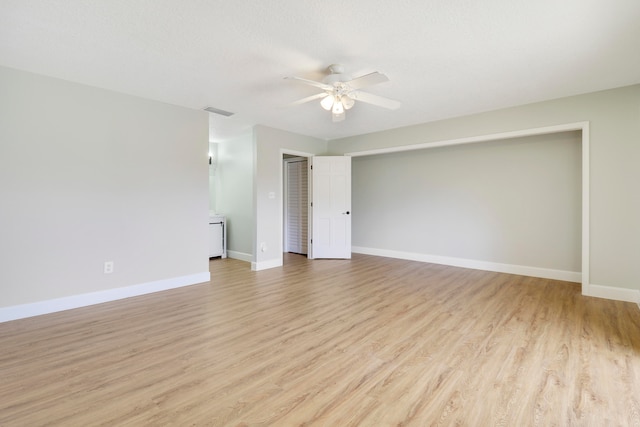 spare room featuring light hardwood / wood-style floors, a textured ceiling, and ceiling fan