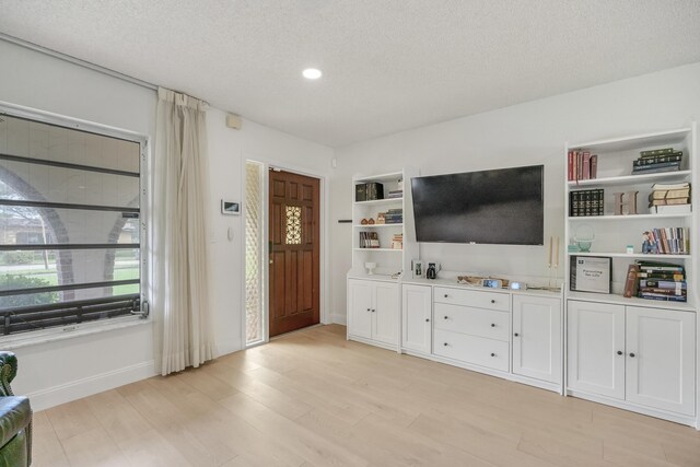 dining area with recessed lighting, visible vents, ceiling fan, a textured ceiling, and light wood-type flooring