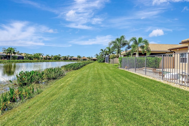 view of yard featuring a water view